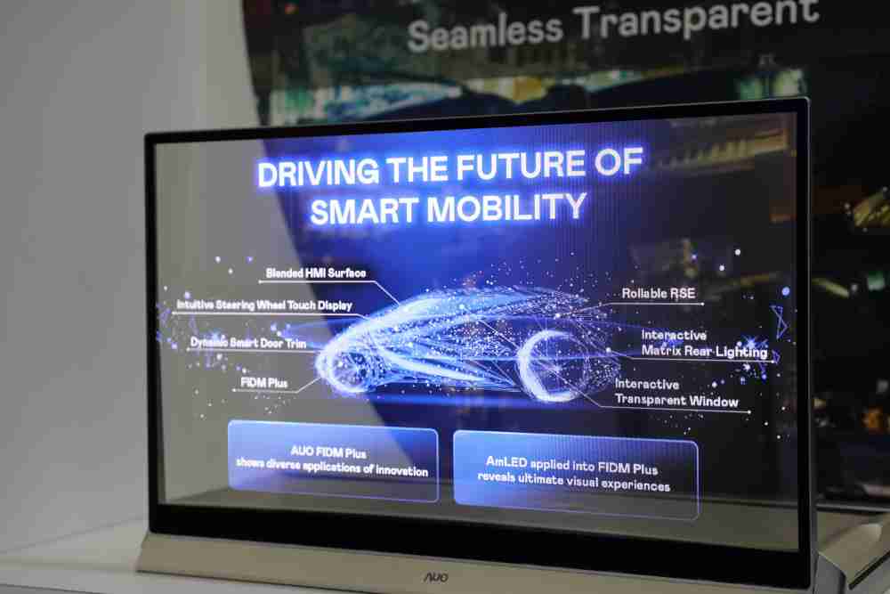 尊龙z6凭借着超高亮度和透明度，，这款30吋透明Micro LED显示器在AR系统与智慧零售具有潜在的应用价值。。