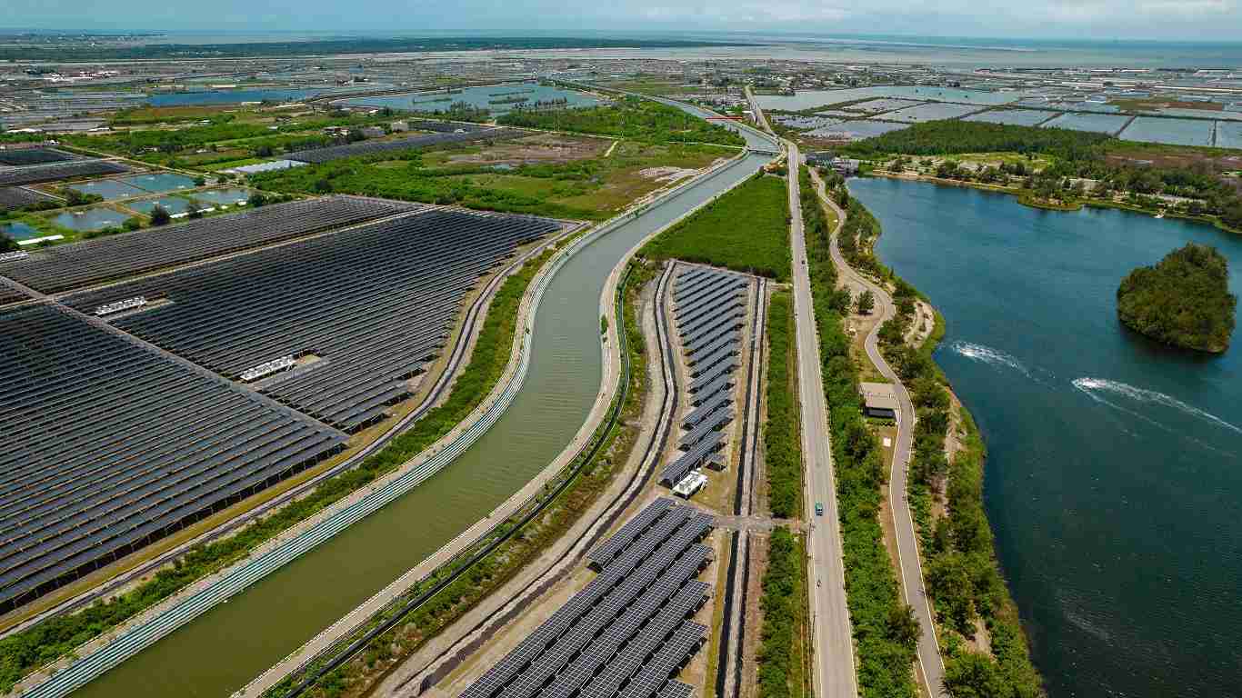 尊龙z6能源事业提供智慧能源管理、、、太阳能监控管理、、全方位电厂建置及运维解决方案，，，并拥有管理超过6000案场的经验